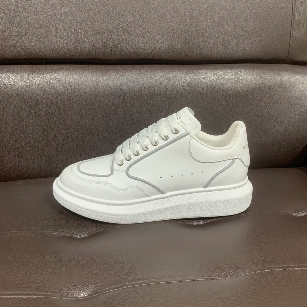 👟👟Ex-factory price 600👟👟 Professional McQueen factory. Top version. Couple style Alexander McQUEEN high version has been upgraded to the highest quality again✅ 💪McQueen Spring, Summer, Autumn and Winter top version Purchasing level✅ Recruiting nationwide online and offline agents to join🤝 🏆Fabric: Original materials imported from Italy. Texture, water-resistant and non-discoloring 🏆Inner lining: ️A-grade Italian imported lining resistant to dirt, sweat-absorbent, breathable and comfortable 🏆Foot pads: top-grade imported Italian super-soft cowhide leather 🏆Outsole: PU+counter 1:1 🏆Shoe box: original white box. Plus white flip cover for double-layer protection. Cloth bag. Handbag. Certificate of 1:1 mold opening, 4-piece set. Delivered with a pair of shoelaces. 🖕🏿🖕🏿🖕🏿 You can choose any pair of shoelaces in any color of our factory 🏆Code number: women's 34-41. men's 38-46 🏆Special remarks (women's code 34.40.41, men's code 38.45.46 is customized, no returns or exchanges) Win-win cooperation 🤝